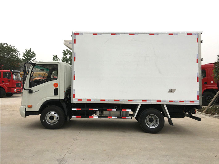 大运4.2米单排冷藏车