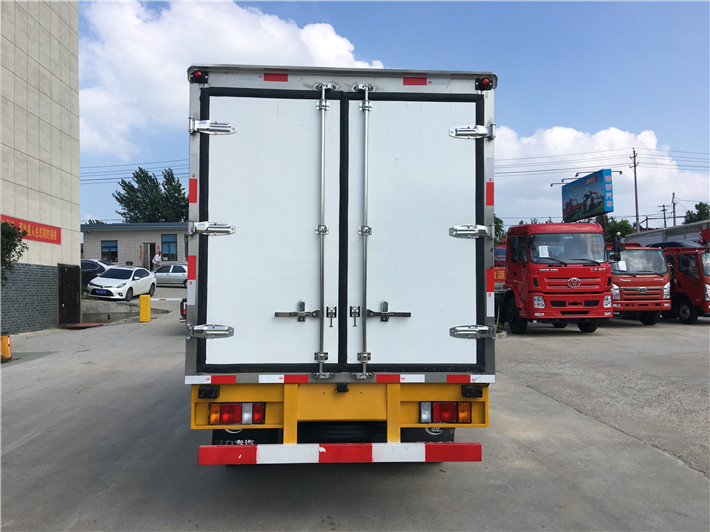 五十铃600P蓝牌4.2米冷藏车