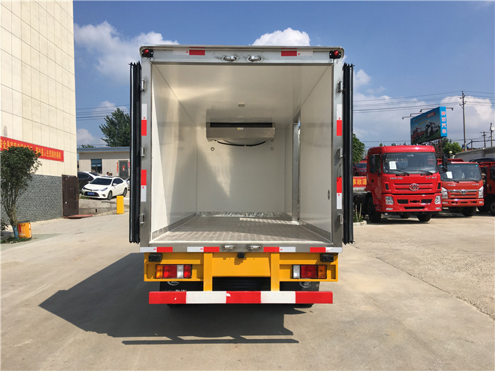 五十铃600P蓝牌4.2米冷藏车