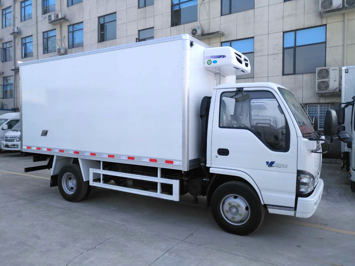 五十铃600P蓝牌4.2米冷藏车