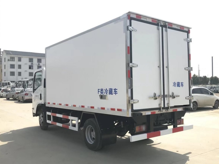 五十铃KV600宽体4.2米冷藏车