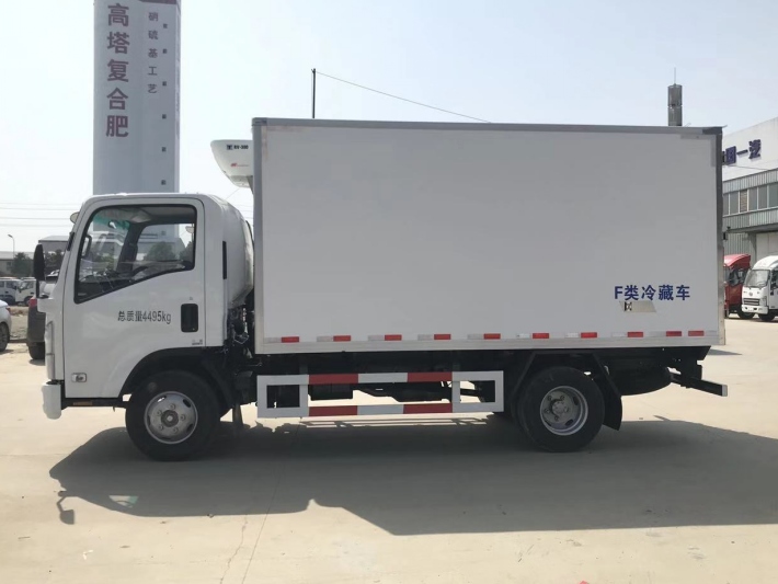 五十铃KV600宽体4.2米冷藏车