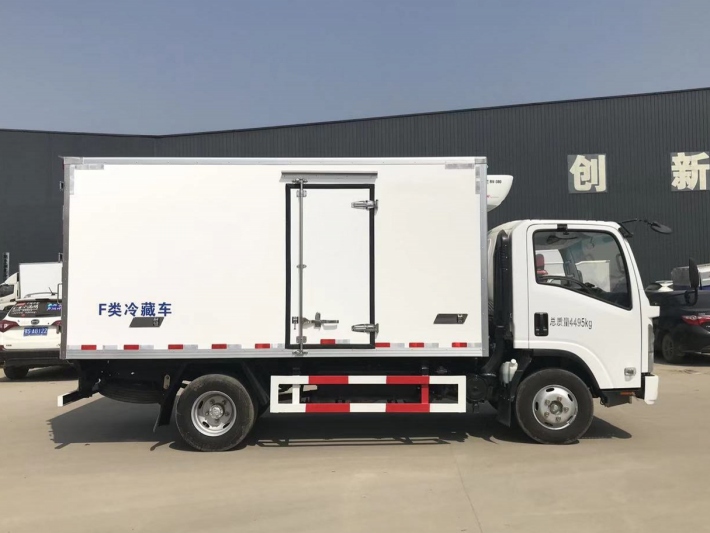 五十铃KV600宽体4.2米冷藏车