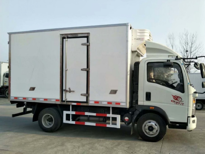 重汽豪沃4.2米冷藏车