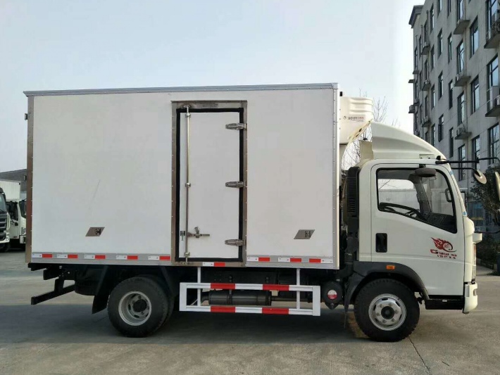 重汽豪沃4.2米冷藏车