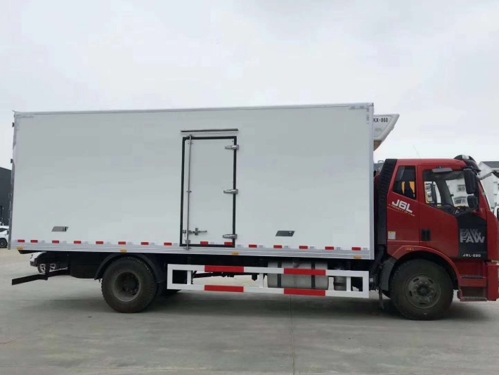 解放J6L6.8米冷藏车