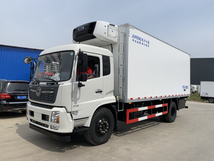 天锦6.8米冷藏车