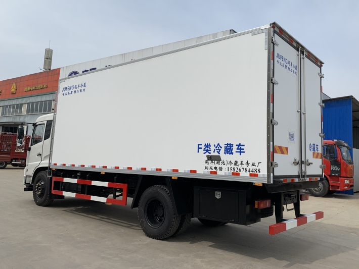 天锦6.8米冷藏车