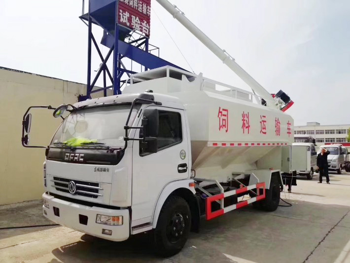 东风大多利卡12方散装饲料运输车