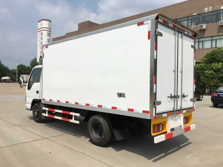 五十铃100P蓝牌4.2米冷藏车
