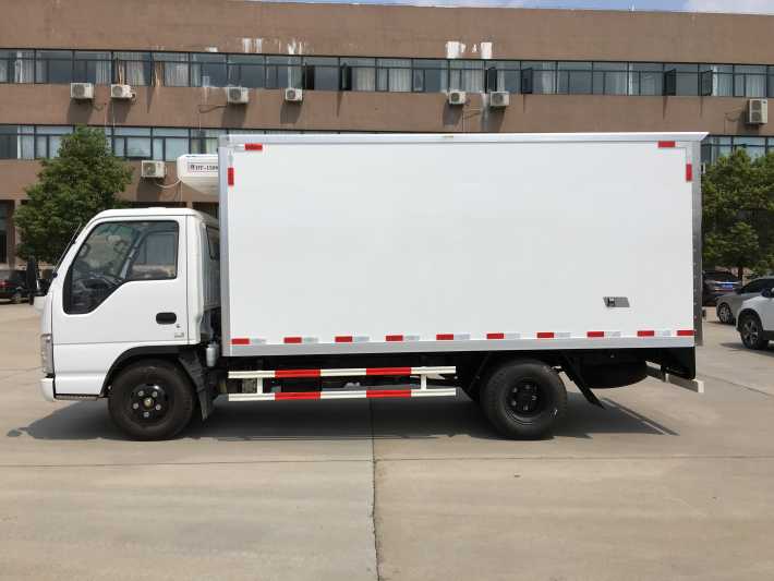五十铃100P蓝牌4.2米冷藏车