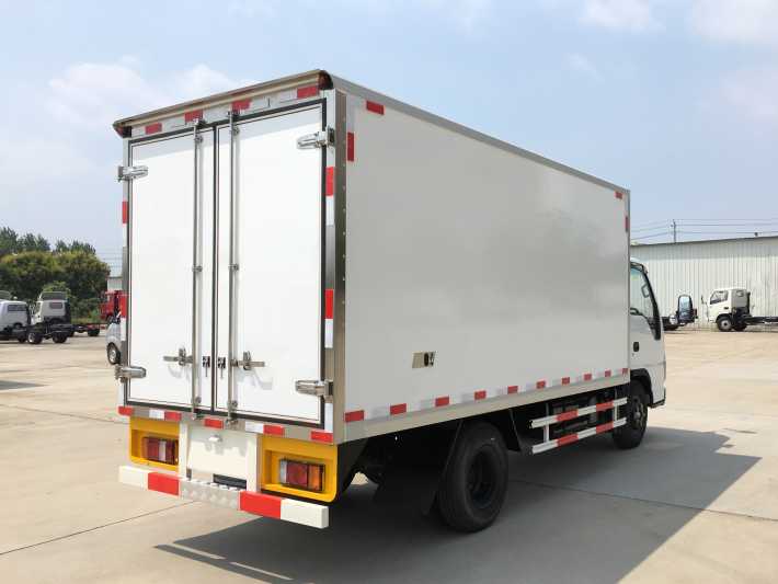 五十铃100P蓝牌4.2米冷藏车