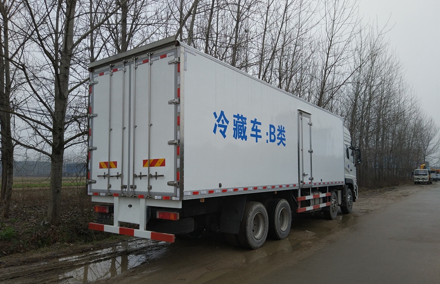 東風天龍9.6米冷藏車