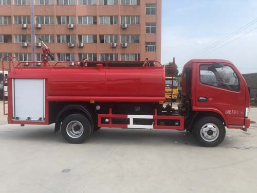 东风4方绿化喷洒车