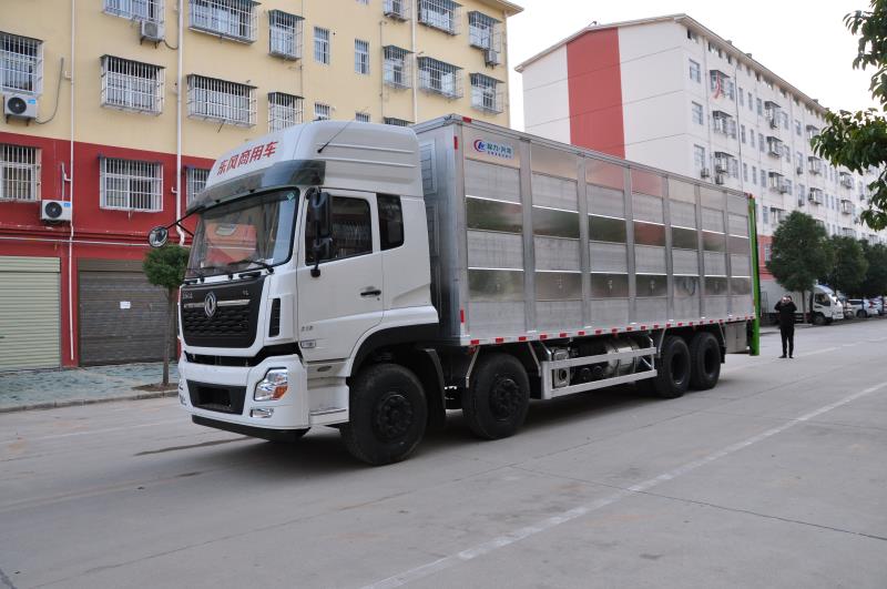 東風天龍鋁9.6米合金畜禽運輸車