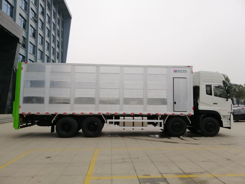 東風天龍鋁9.6米合金畜禽運輸車