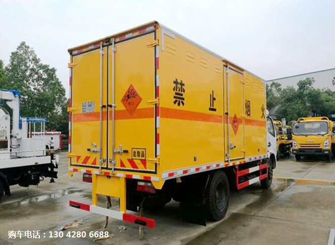 东风多利卡6.7吨爆破器材运输车