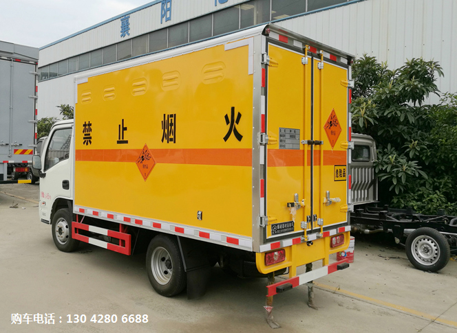 跃进小福星3.4米爆破器材运输车 (4).jpg