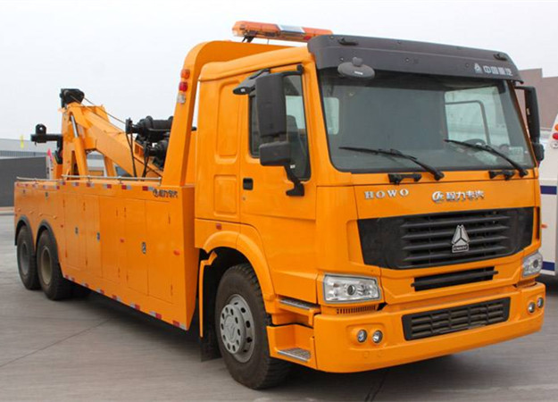 重汽豪沃后八轮拖吊联体清障车