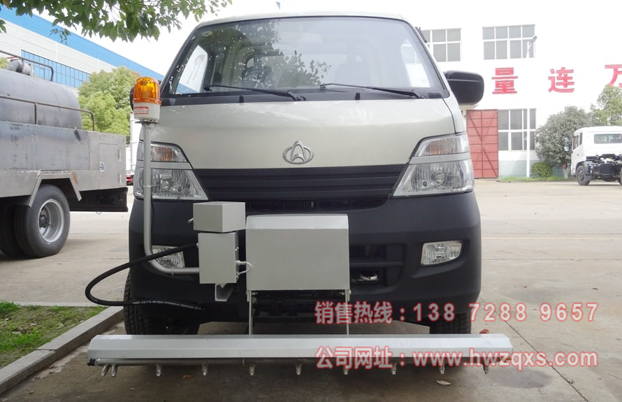 長安小型路面清洗養(yǎng)護車