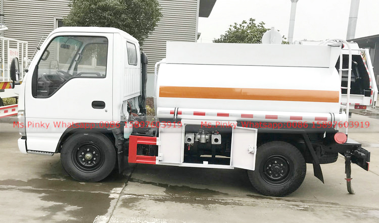 Mini Small ISUZU Truck ISUZU Fuel Oil Delivery Trucks 2500Liters