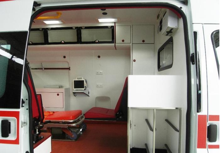 移动救护车里有什么,东风御风长轴高顶救护车 配置