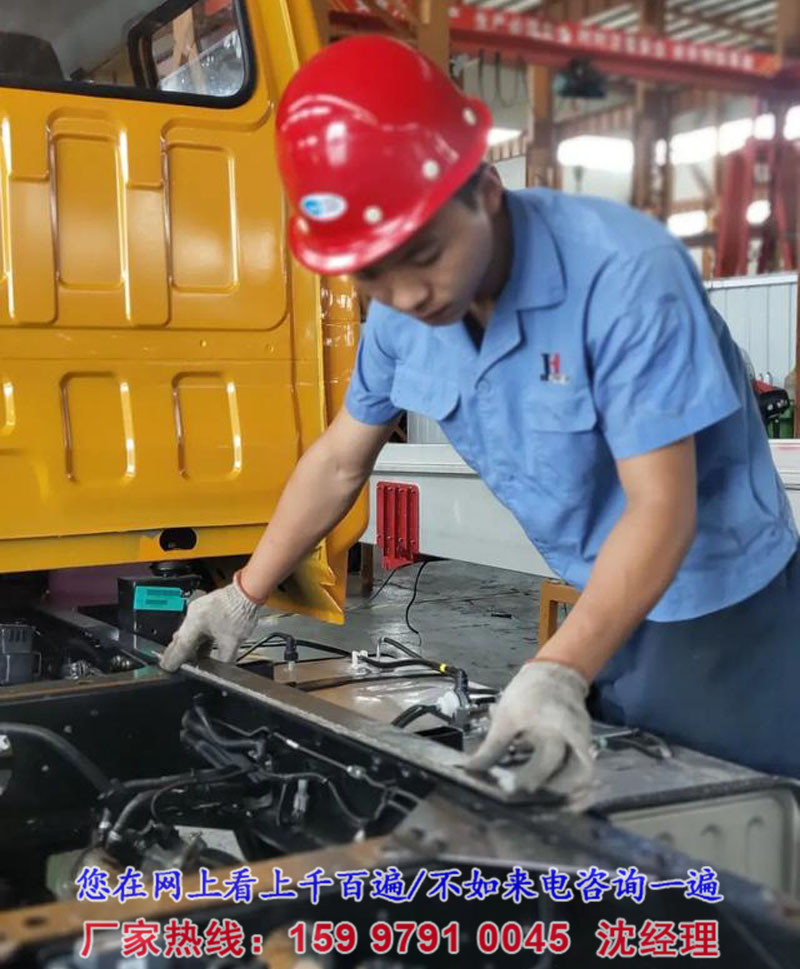 進口32米云梯車價格_藍牌搬家車高空車-裝修用的水泥沙子高空運輸車