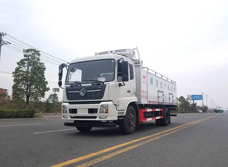 东风天锦国六运鱼车