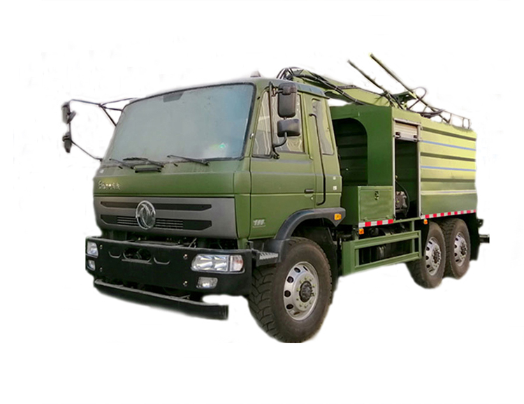 六驱越野光伏板清洗车