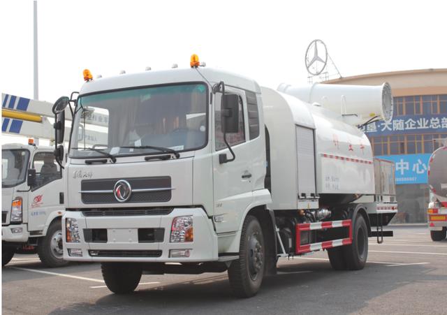 噴霧抑塵車左前側(cè)圖.jpg