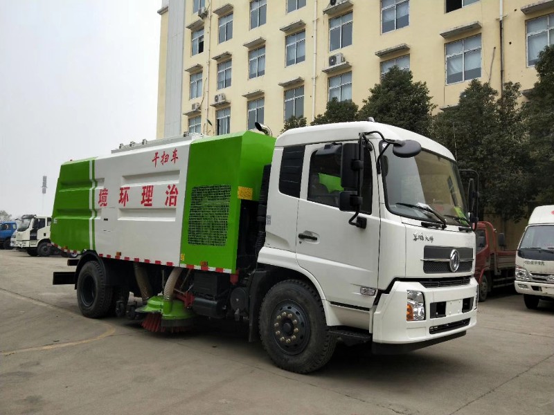 東風天錦幹式掃路車
