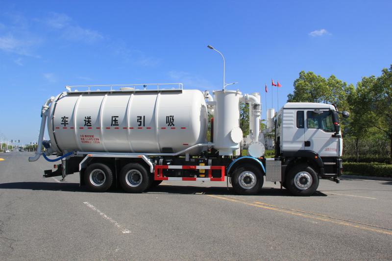 汕德卡8×4吸引压送车
