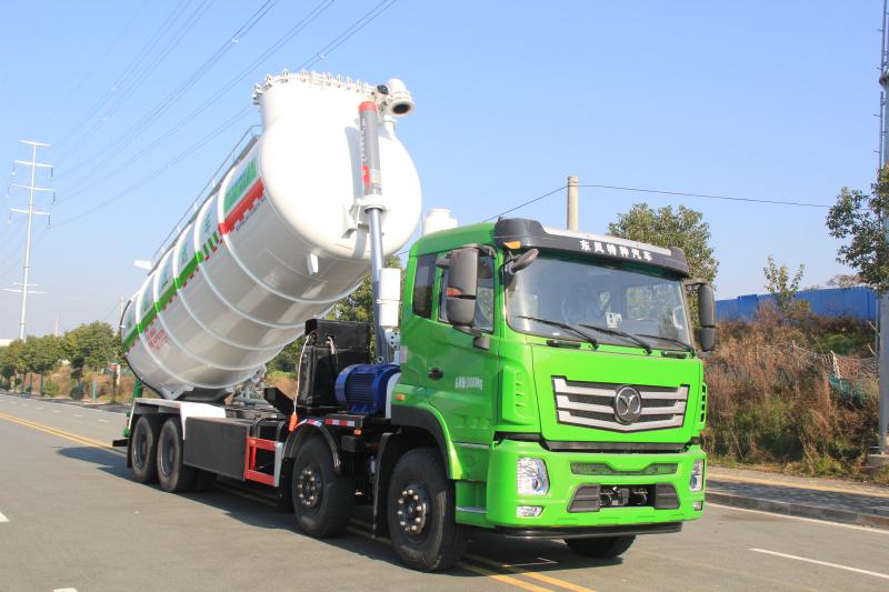 东特8×4纯电吸引压送车