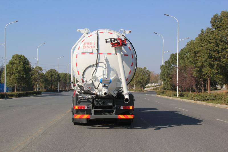 豪沃8×4吸引压送车