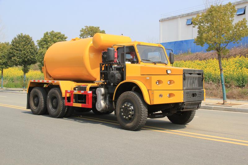 矿用搅拌车