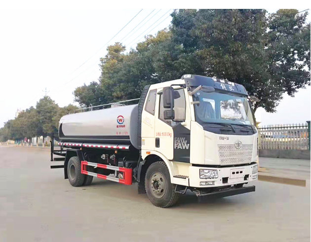 解放13方洒水车