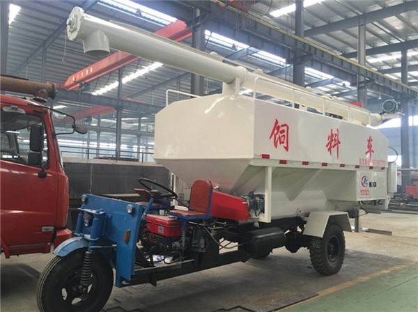 三轮散装饲料运输车