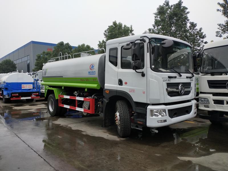 东风多利卡12方洒水车