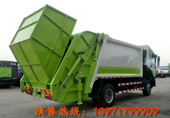 东风D9压缩式垃圾车（10-12立方）