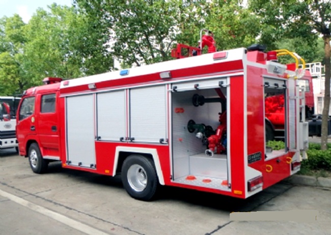 东风多利卡双排座水罐消防车（3.5-4吨）