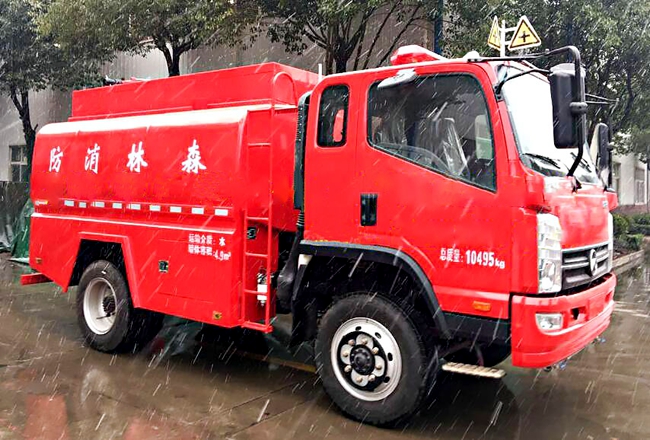 凯马四驱越野消防洒水车（5吨）