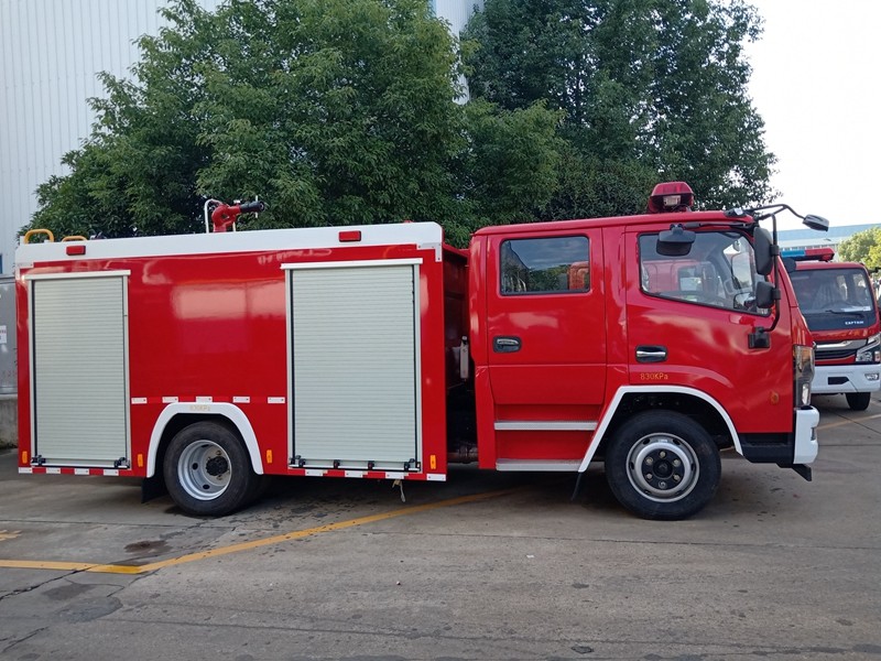 东风大福瑞卡4吨水罐消防车