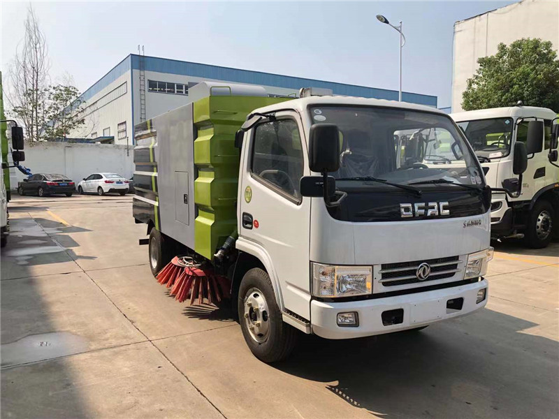 东风小多利卡扫路车