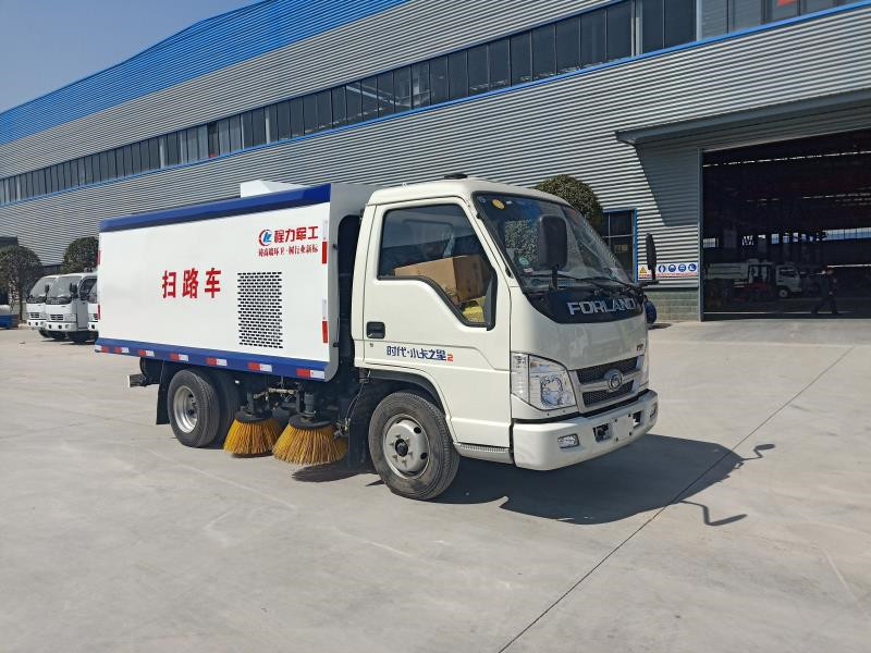 福田2600轴距扫路车