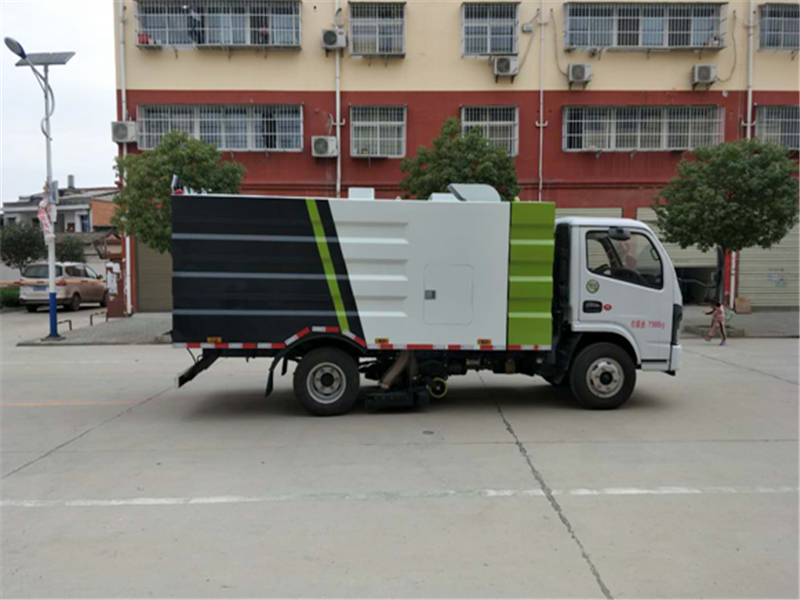 国六小多利卡吸尘车