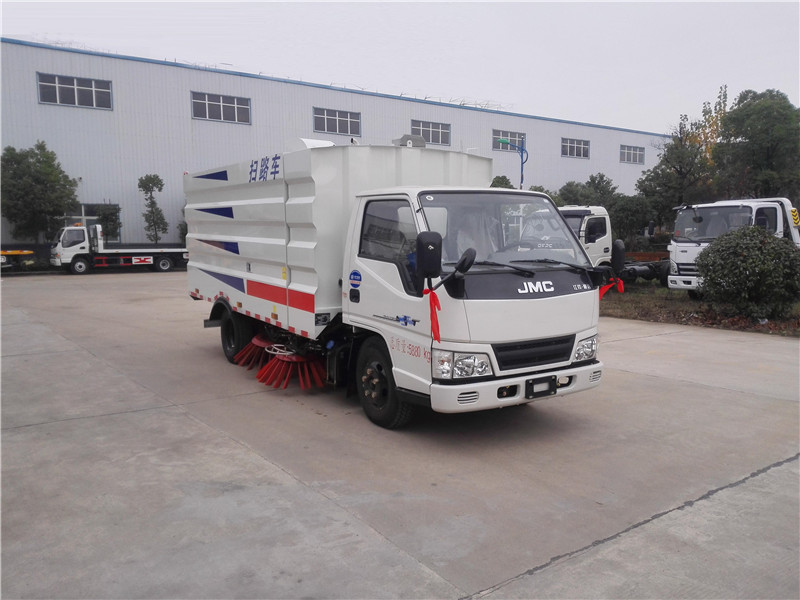 江铃扫路车