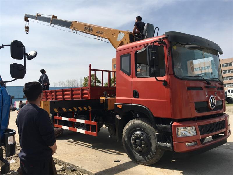 東風T702新款6.3噸隨車吊