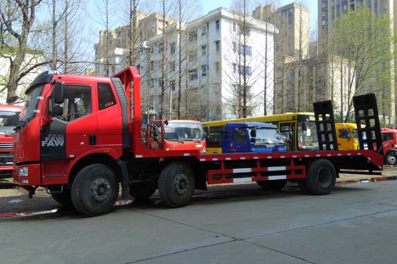 解放j6前四后四平板運輸車