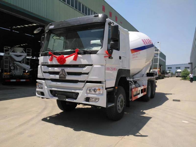 重汽豪沃12方攪拌車