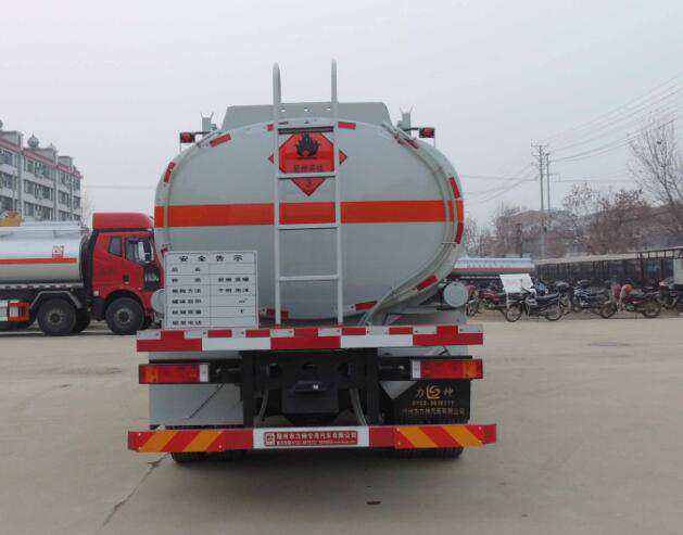 国五东风20吨易燃液体运输车